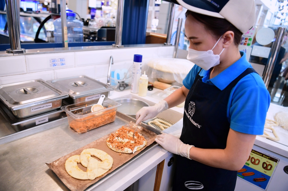CPF จับมือ Auntie Anne's เมนูใหม่ Meat Zero Pizza Pretzel