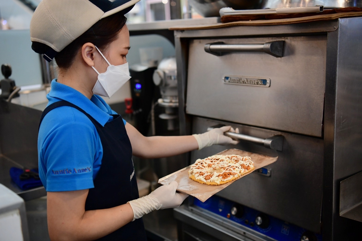 CPF จับมือ Auntie Anne's เมนูใหม่ Meat Zero Pizza Pretzel
