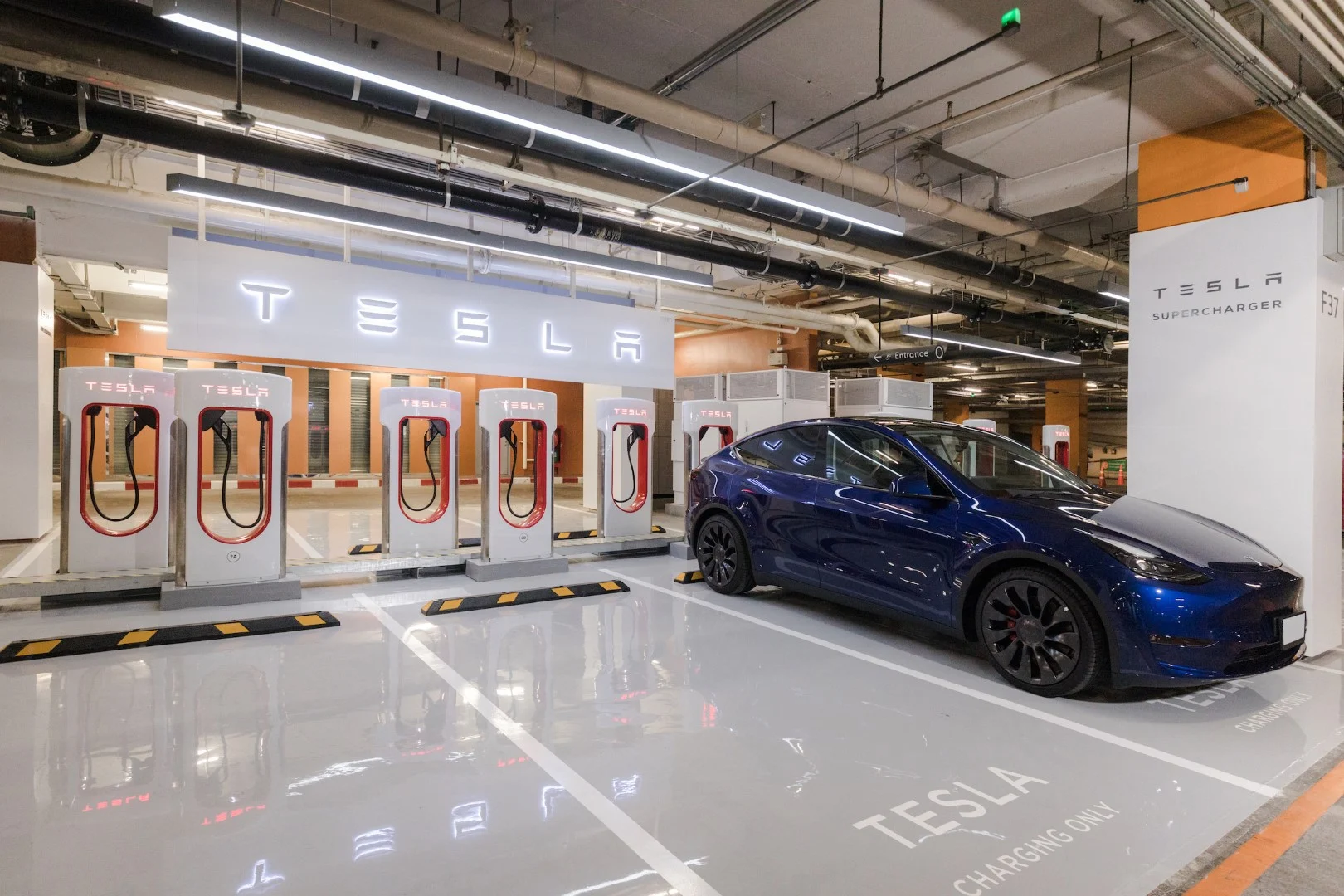 Tesla Supercharger เปิดตัวแห่งแรกแล้วที่ Central World